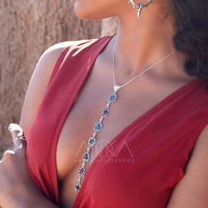 Collana Donna Con Ciondolo Mano Che Regge Palla Cristalli Di Chakra - Pietra Curativa Turchese, 3.5x1.8 Cm - Regalo Yoga
