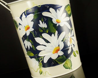 Countertop Compost Bin, kitchen compost bin, Daisy Pattern, Metal Compost Container, Hand painted