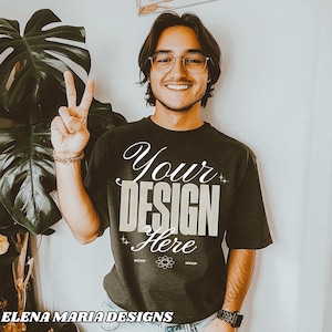 Trendiges Herren Model Mockup | Schwarzes T-Shirt Mockup | BOHO Ästhetischer Mock