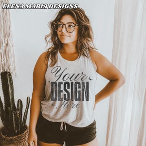 Trendy Boho Grau Tank Top Model Mockup | Ästhetischer Mock des Westens