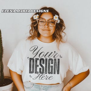 Lente wit T-shirt model alternatief mockup | Model T-shirt | BOHO Esthetische mock
