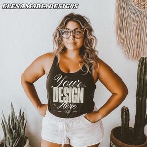 Trendy Western Cactus Schwarz Tank Top Model Mockup | BOHO Ästhetischer Mock