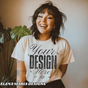 Trendy Cremeweißes T-Shirt Modell Alternative Mockup | T Shirt Mockup | BOHO Ästhetischer Mock