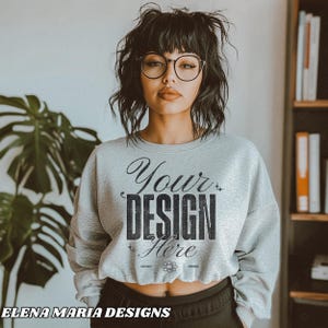 Trendy grijze sweatermodel alternatief mockup | BOHO Esthetische mock