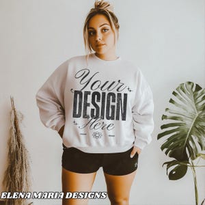 Trendiges weißes Sweatshirt Modell Alternative Mockup | BOHO Ästhetischer Mock