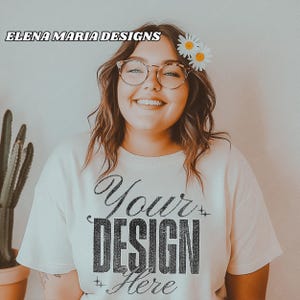 Frühling weißes T-Shirt Modell Alternative Mockup | T Shirt Mockup | BOHO Ästhetischer Mock