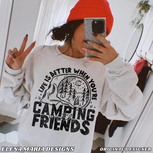 Camping PNG-Datei Das Leben ist besser, wenn Sie mit Freunden Sublimation |  - Camping Herbst - Retro PNG Clipart