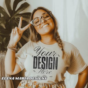 Trendy alternatief model met grote maten | Tan crèmekleurig T-shirtmodel | BOHO Esthetische mock