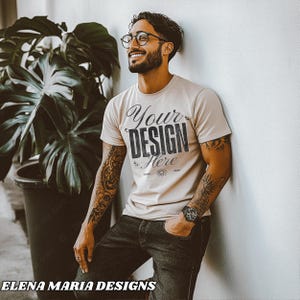 Trendiges Herren Model Mockup | Creme Ivory T-Shirt Mockup | BOHO Ästhetischer Mock