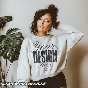 Trendiges weißes Sweatshirt Modell Alternative Mockup | BOHO Ästhetischer Mock