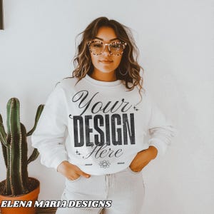 Trendiges Boho Gemütliches Mockup | Adrettes Boho Mockup | Weißes Sweatshirt Mockup | Boho