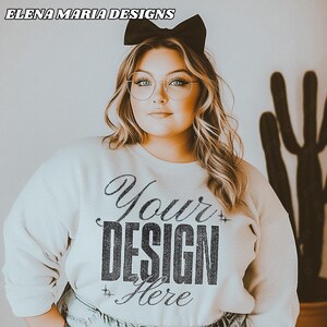Trendy Western Plus Size Gemütliches Mockup | Graues Sweatshirt Mockup | Boho
