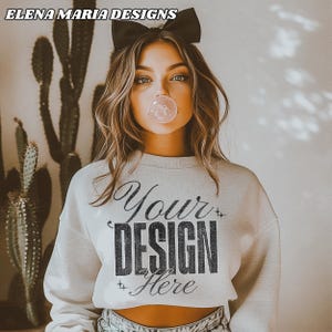 Trendy Krokette Grau Crewneck Modell Mockup | BOHO Ästhetischer Mock