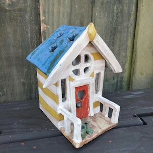 Pottery template to accompany YouTube video to make the tealight beach hut