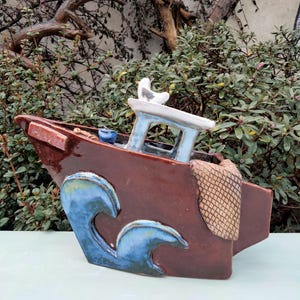 YouTubeビデオに釣り船を作るための陶器のテンプレート