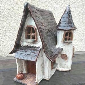 Gabarit de poterie et instructions pour fabriquer une maison de sorcière