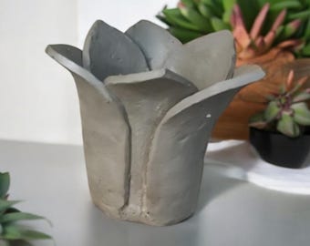 Printable pottery template and instructions to make a tulip plant pot