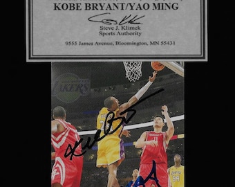 Tarjeta Topps n.° 6 de 2008 firmada con autógrafo por Kobe Bryant y Yao Ming con certificado de autenticidad Lakers/Rockets