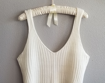 Knitting Pattern // Ribbed V-neck cropped tank top