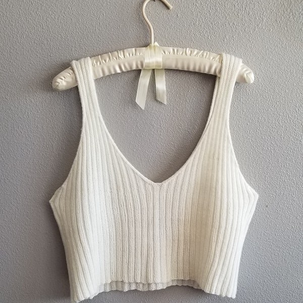 Knitting Pattern // Ribbed V-neck cropped tank top