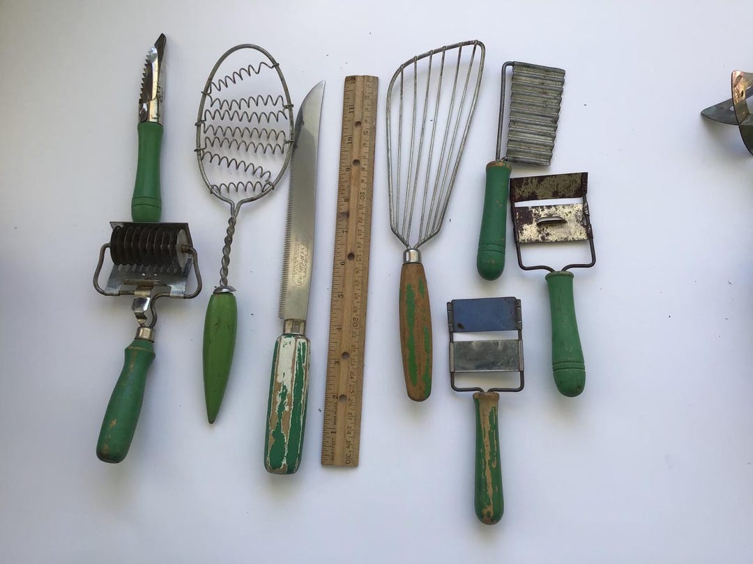 Vintage Lot of 8 Assorted Primitive/farmhouse Kitchen Serving Utensils ...