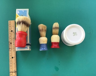 Selection of 3 vintage shaving brushes - one new in box - and vintage, handleless shaving mug. #2375