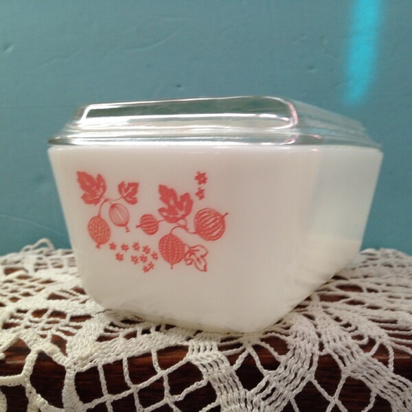 Vintage Pyrex Pink Gooseberry #0502 refrigerator dish (1 1/2 pt) with lid. #597