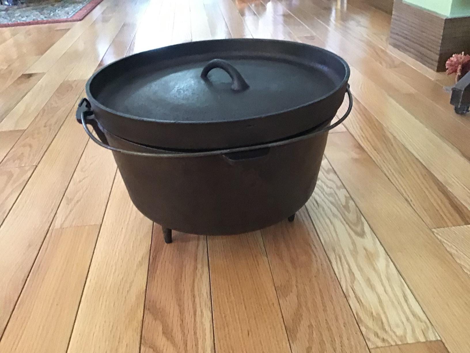 Vintage Lodge 10 Dutch Oven - Etsy
