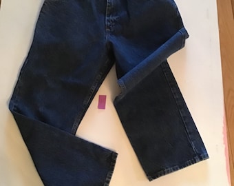 Authentic Wrangler denim jeans in very good pre-worn condition. 34 x 29. #2267