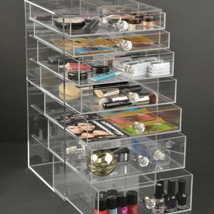 The Glamourebox Profesional Beauty Tower, 7 removable drawers and 2 pairs of dividers plus crystal knob handles (A7RK)