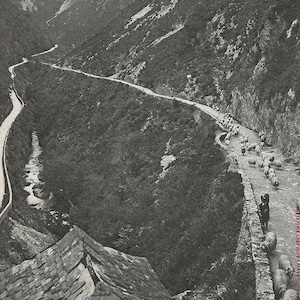 Laruns, Basses-Pyrénées - Ancienne et nouvelle route des Eaux-Chaudes, France Carte postale vintage
