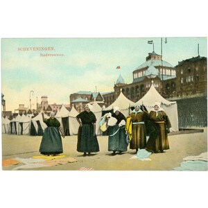 Scheveningen, Pays-Bas – Carte postale Badvrouwen on the Beach
