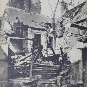 Carte Postale France des années 1917, la Première Guerre mondiale, les ruines de la rue de la mer de Calais, les maisons bombardées