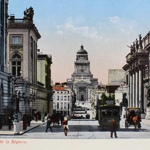 Cartão postal vintage Bélgica Bruxelas Rue de la Régence edifícios históricos e instituições culturais
