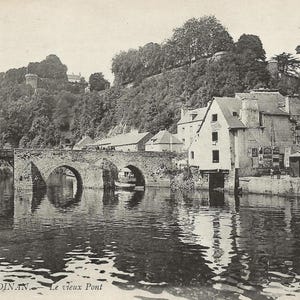 Carte postale vintage Vue du vieux pont de Dinan, France
