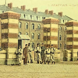 Primeira Guerra Mundial de 1915 França Beauvais – La Caserne Watrin Cartão Postal Antigo Militar