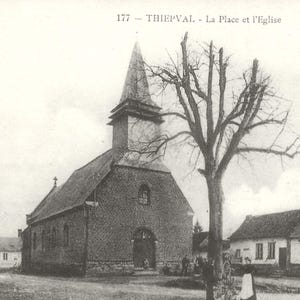 Thiepval - La Place et l'Église, Frankreich Postkarte