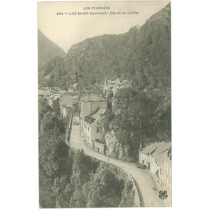 Luz-Saint-Sauveur, France - Carte postale de l'Entrée de la ville, début du XXe siècle
