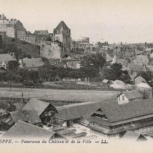 Vista panoramica del castello e della città di Dieppe, Normandia, Francia Cartolina