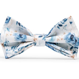 Dusty Blue Cream Floral Bow Tie, Dusty Blue Bow Tie Mens, Wedding Bow Ties, Bow Ties for Groom and Groomsmen, Ring Bearer Outfit, Bowtie