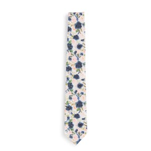K&ouml;nnte beinhalten: Eine wei&szlig;e Krawatte mit einem Blumenmuster mit blauen und rosa Bl&uuml;ten.