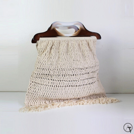 1970s Cream Macrame Fringe Bag: Vintage Woven Shopper Tote  display picture 3