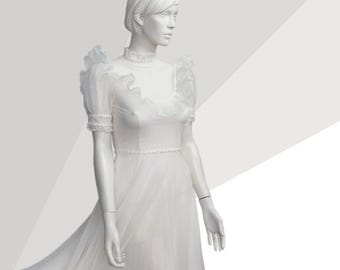 Vintage 70s White Lace Wedding Dress: Prairie Style with Train