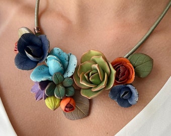 Succulent garden necklace Statement Living plant necklace Greenery Botanical Houseplant jewelry Handmade succulent flower necklace Gift mum