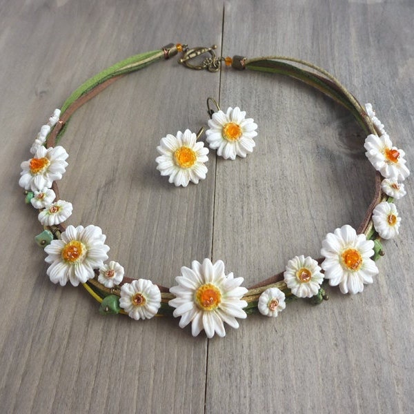 White daisy necklace Statement Floral Daisy jewelry Spring garden daisy flower accessory Wedding jewelry Handmade jewelry gift for woman