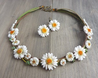 White daisy necklace Statement Floral Daisy jewelry Spring garden daisy flower accessory Wedding jewelry Handmade jewelry gift for woman