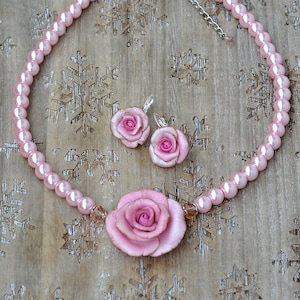 Pink rose necklace Pink floral necklace Flower jewelry Pearl necklace Floral jewelry Woman gift necklace Wedding jewelry bridesmaids gift