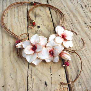 Jewelry statement Floral bib necklace White flower jewelry Bib statement bridal Chunky necklace Bridal floral bib White chunky necklace