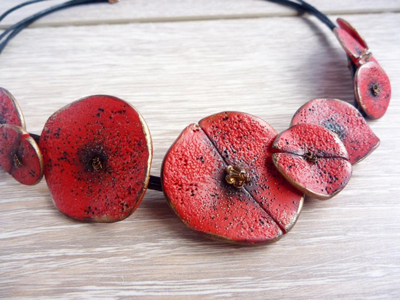Poppy Necklace, Red Floral Necklace, Stylised Poppy, Art Poppy Necklace, Red Poppy Accessory, Poppy wedding Nature inspired casual necklace imagen 3