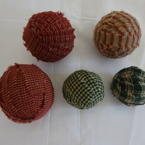 Rag Balls, Homespun Rag Balls, Christmas Bowl Filler, Christmas Rag Balls, Primitive Rag Balls, Country Decor, Set of Rag Balls, Rustic Ball